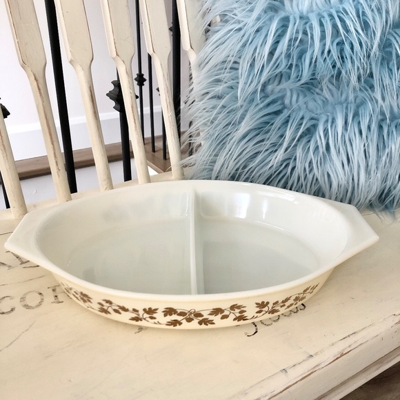 Pyrex, Vintage, Golden Acorn, Oak Leaf, Pattern 1.5 Qt, Divided, Casserole Dish - Picture 2 of 8